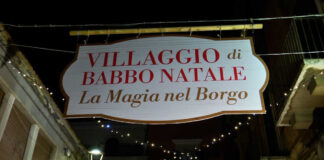 Ambientazioni da fiaba tra elfi e soldatini, centinaia di bimbi per l’inaugurazione del Villaggio di Babbo Natale