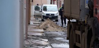 Incidente sul lavoro in via Capra, operaio di 57 anni ferito ad un gamba