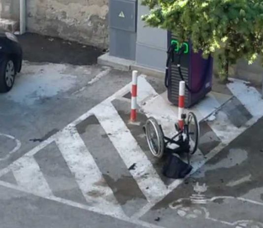 Paura a Corato: va a fuoco la carrozzina, uomo salvato dai vicini